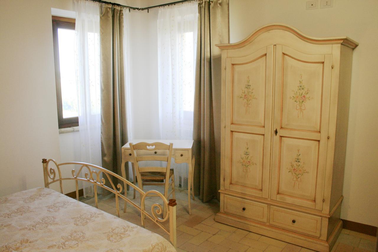 Hotel Agriturismo Fara Montegiorgio Habitación foto