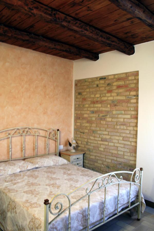 Hotel Agriturismo Fara Montegiorgio Habitación foto